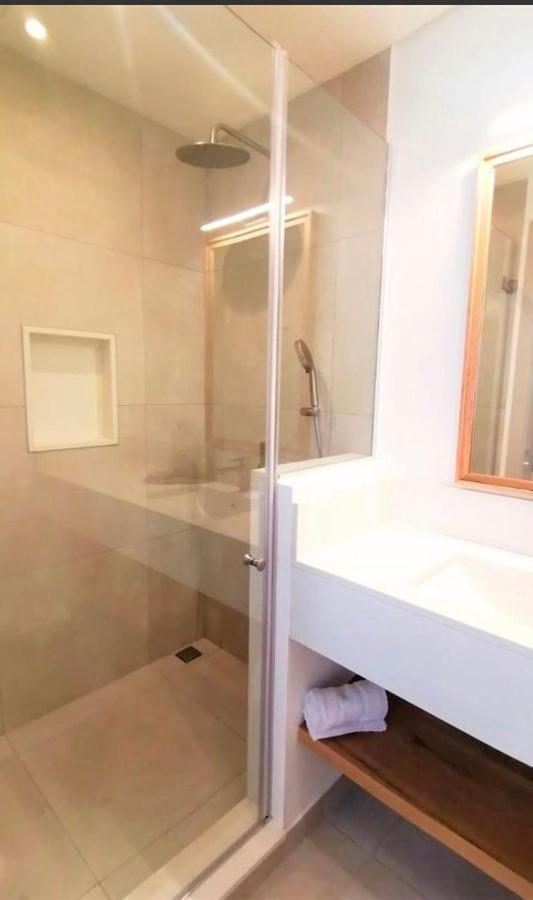 Eastern Blue Beachfront Luxury Apartment Poste Lafayette Zewnętrze zdjęcie